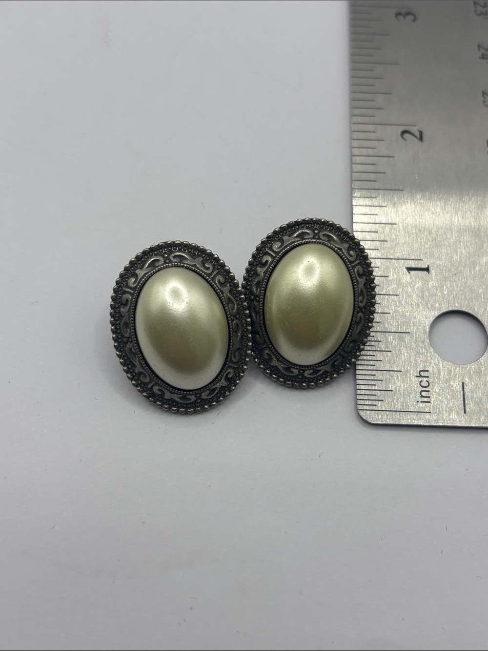 1928 Ivory Pearl Oval Filigree Stud Earrings